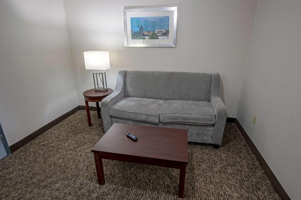 Best Western Plus Lafayette Vermilion River Inn & Suites - King Suite Con Una Camera Da Letto
