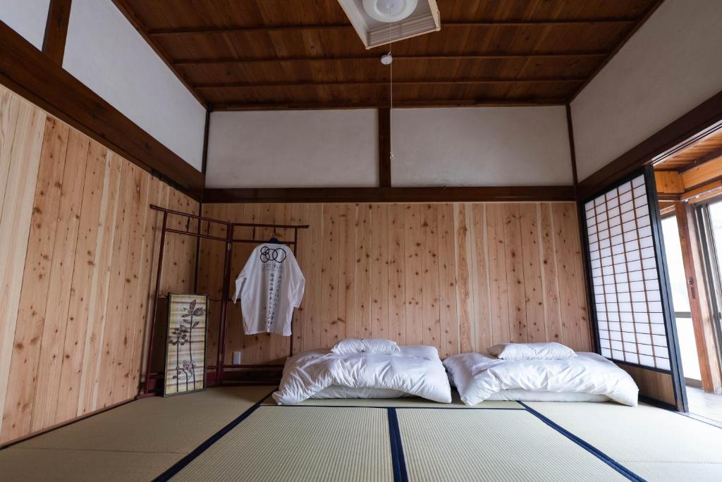 Postel nebo postele na pokoji v ubytování guesthouse碧