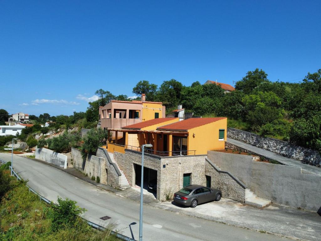 Budova, v ktorej sa apartmán nachádza