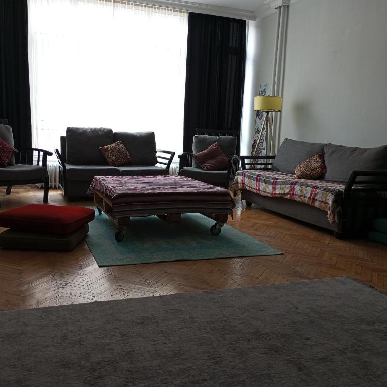 Elçiliklere Yakın Daire