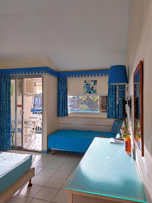 Postel nebo postele na pokoji v ubytování STUDIO FONCTIONNEL dans HOTEL CARAYOU SPA PISCINES