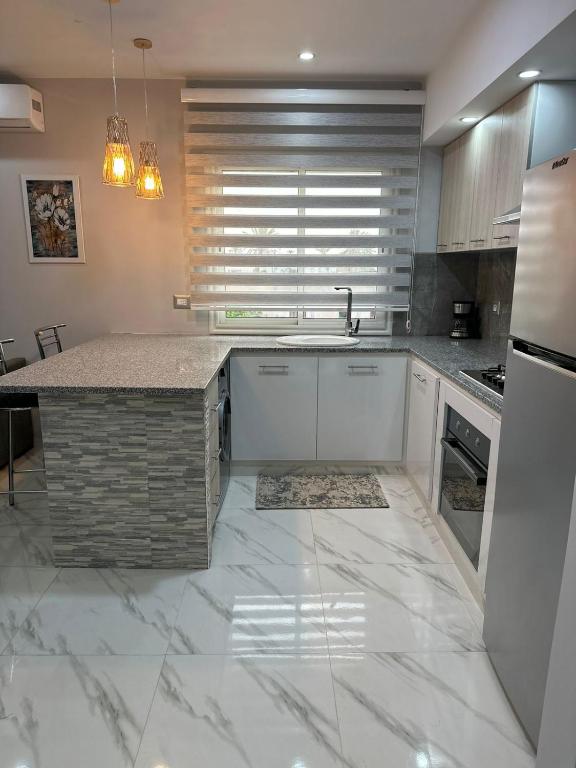 Kuchyň nebo kuchyňský kout v ubytování Maison tnazefti