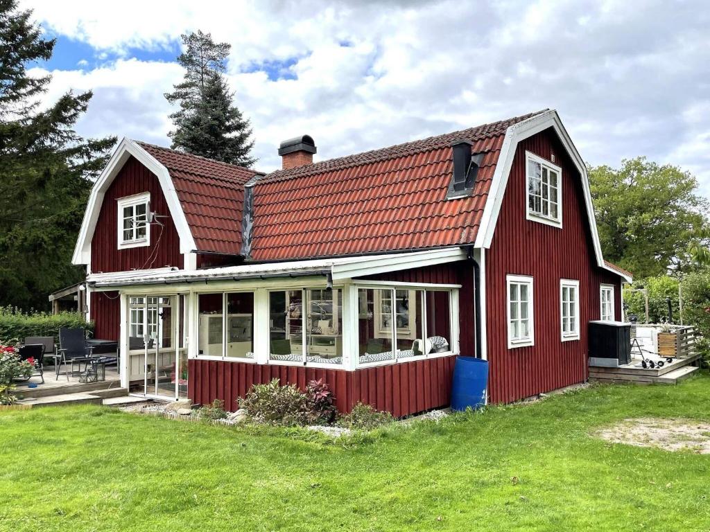 a red house with a red roof at Holiday home Vikingstad in Vikingstad