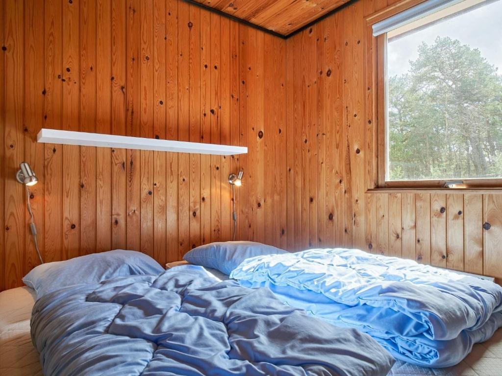 Postel nebo postele na pokoji v ubytování Holiday home Aakirkeby XLVIII
