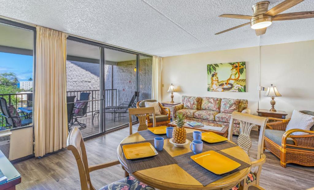 Posezení v ubytování Ocean View Unit at Kihei Alii Kai Close to Beach