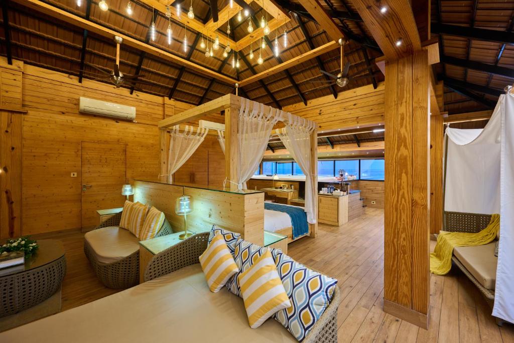 Posezení v ubytování Maliekal Heritance Cherai Beach Cochin