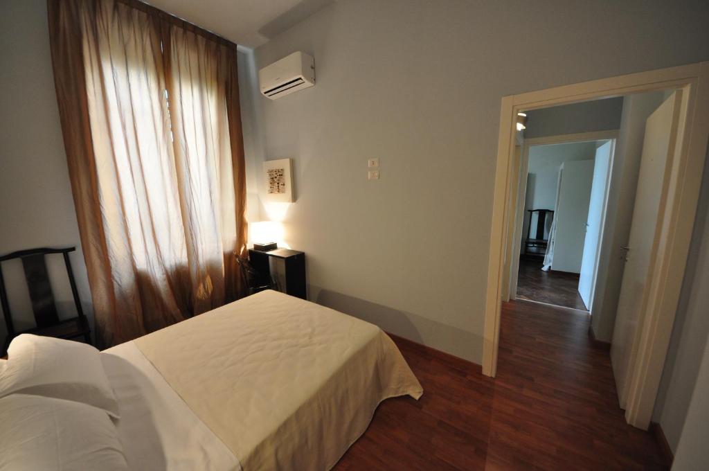 Llit o llits en una habitació de Lucca in Villa Lucrezia
