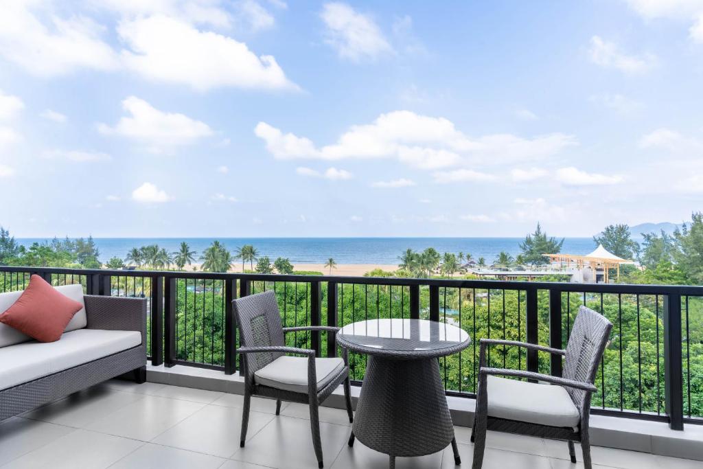 Phòng Grand 2 Giường Đơn Có Ban Công Nhìn Ra Biển