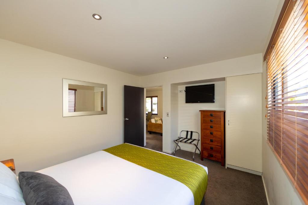 TV a/nebo společenská místnost v ubytování Harvest Lodge Motel