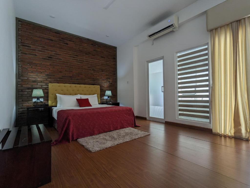 Postel nebo postele na pokoji v ubytování Daffodils Beach Negombo