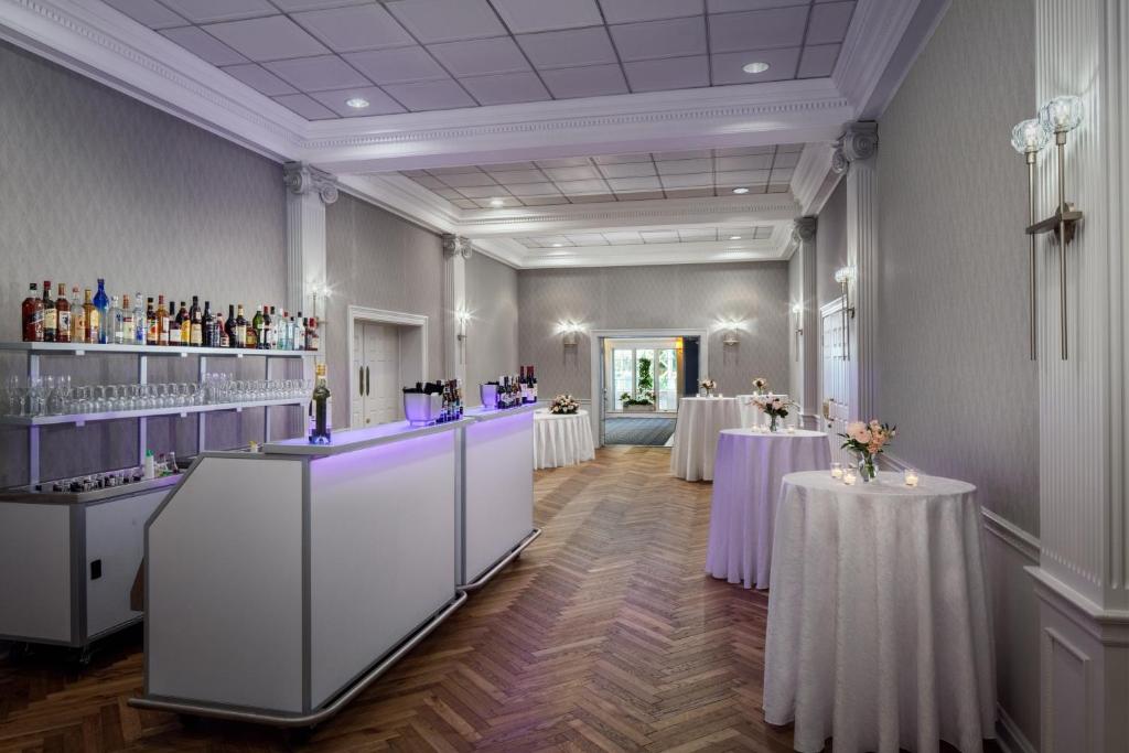 Nápoje v ubytování The Madison Hotel