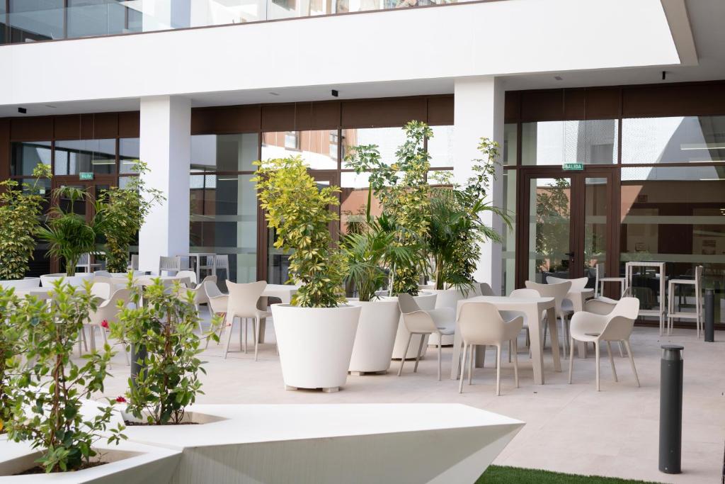 Reštaurácia alebo iné gastronomické zariadenie v ubytovaní micampus Avenida del Puerto - Residencia de Estudiantes