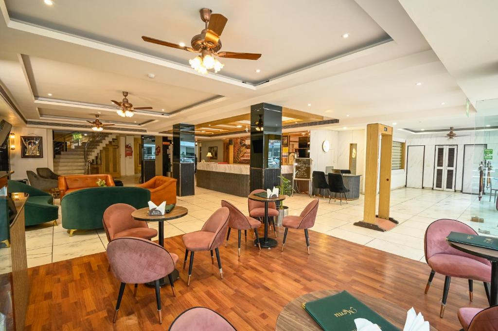 Posezení v ubytování Hotel Krishna Deluxe-By RCG Hotels