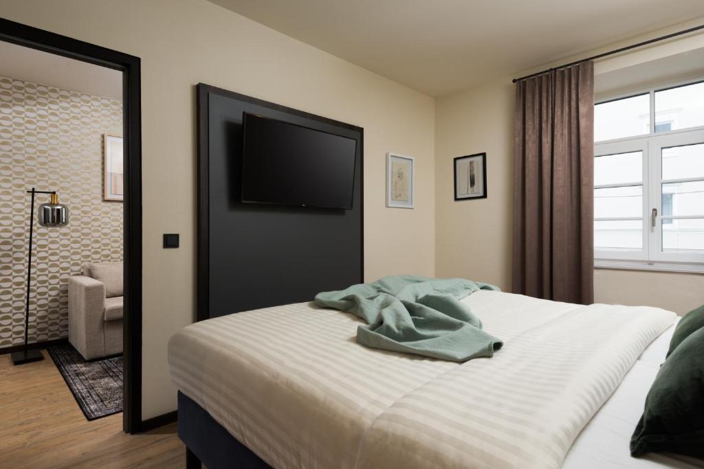 A bed or beds in a room at master Mirabell