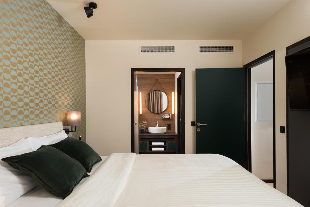 A bed or beds in a room at master Mirabell