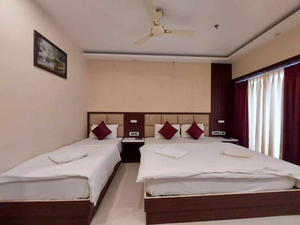 Postel nebo postele na pokoji v ubytování New Gitanjali Hotel, New Digha
