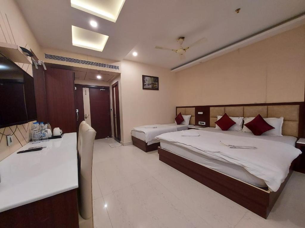 Postel nebo postele na pokoji v ubytování New Gitanjali Hotel, New Digha