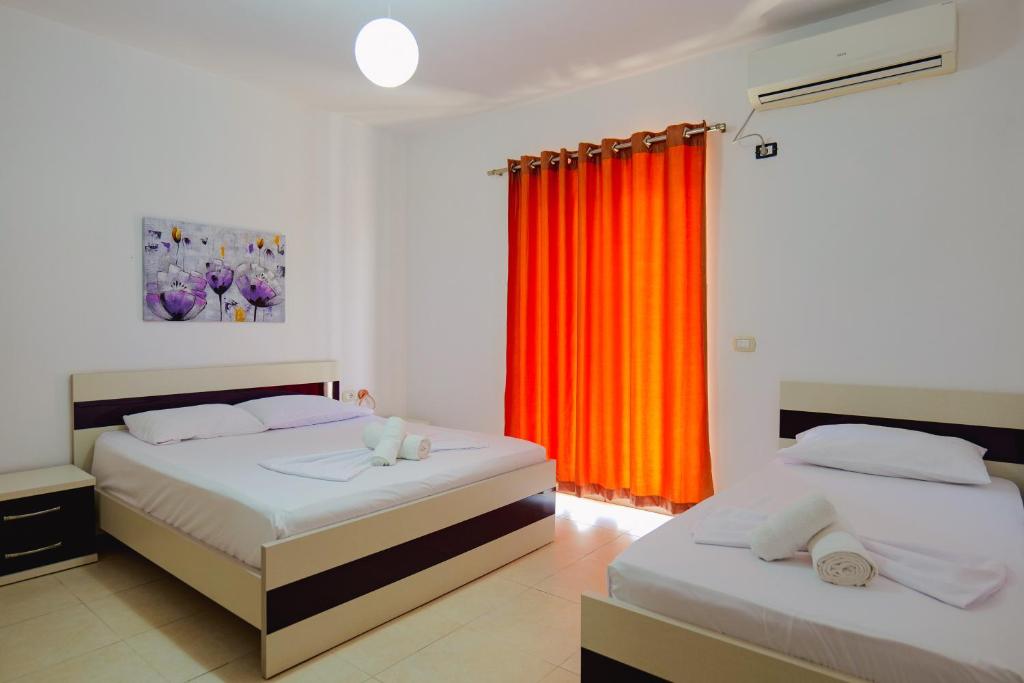 Postel nebo postele na pokoji v ubytování Hotel Argjiro