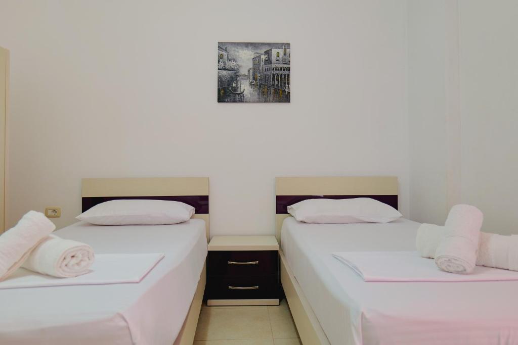 Postel nebo postele na pokoji v ubytování Hotel Argjiro