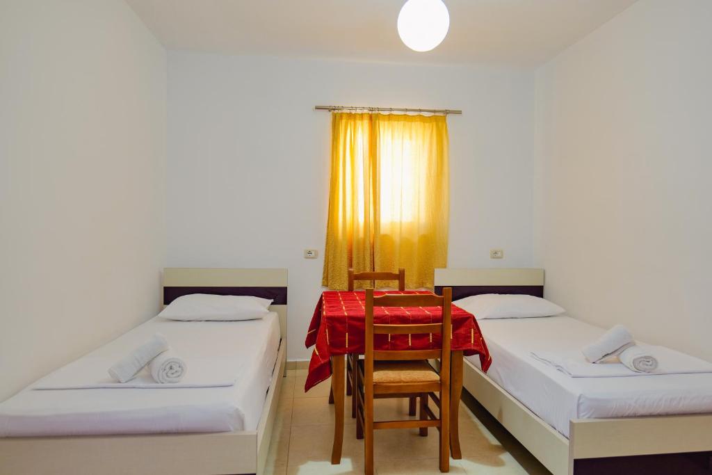 Postel nebo postele na pokoji v ubytování Hotel Argjiro