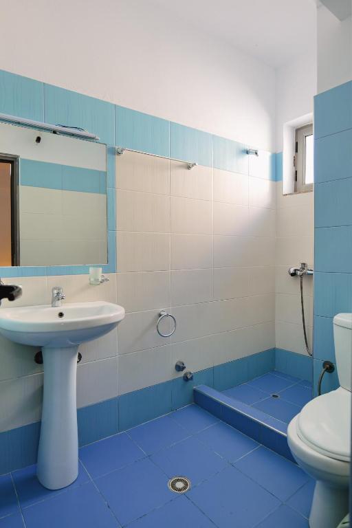 Koupelna v ubytování Hotel Argjiro