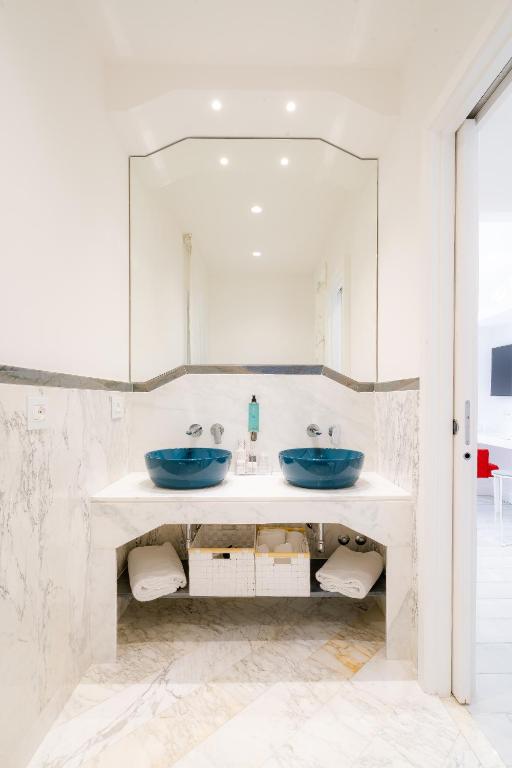 Koupelna v ubytování L'INCANTO DI CIOFFI ROOMS