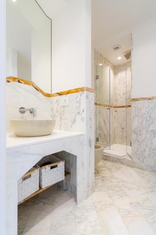Koupelna v ubytování L'INCANTO DI CIOFFI ROOMS