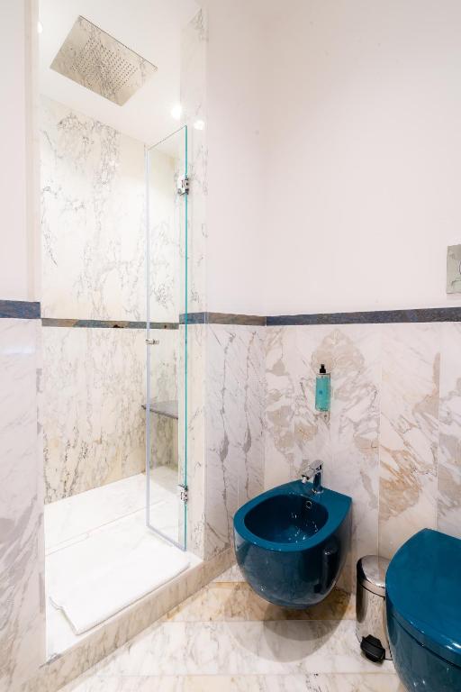 Koupelna v ubytování L'INCANTO DI CIOFFI ROOMS