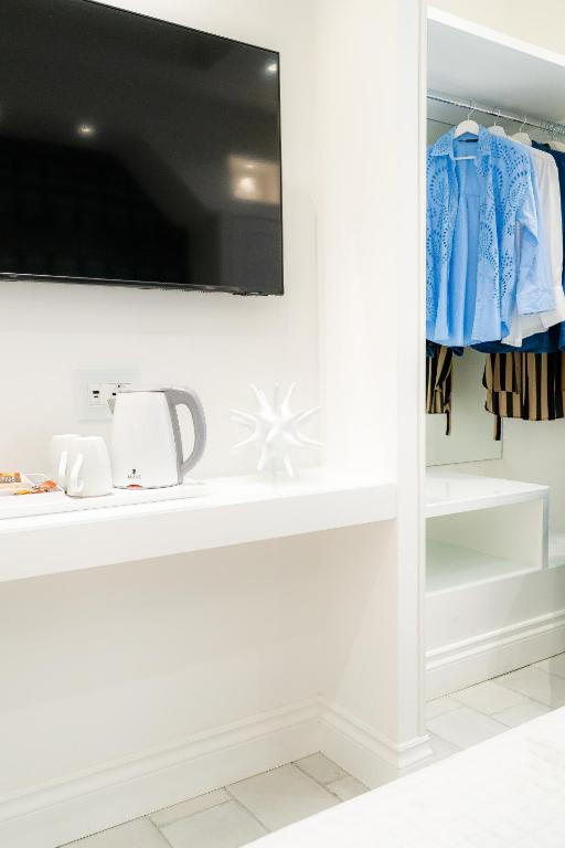 TV a/nebo společenská místnost v ubytování L'INCANTO DI CIOFFI ROOMS