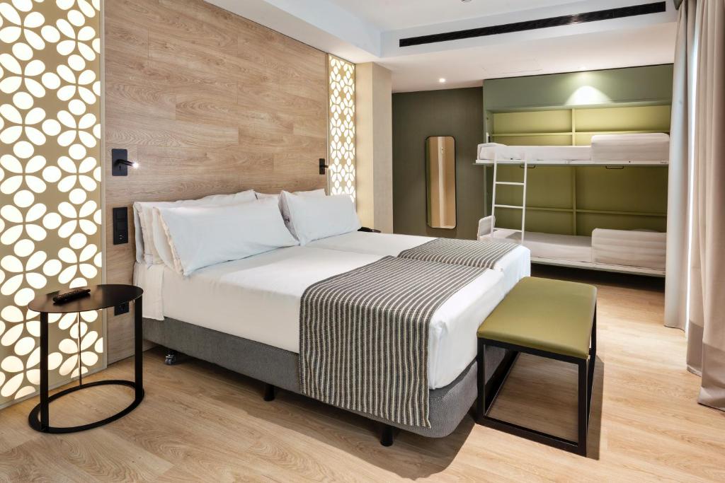 Catalonia Santa Justa - Premium Familienzimmer 2 Erwachsene + 2 Kinder