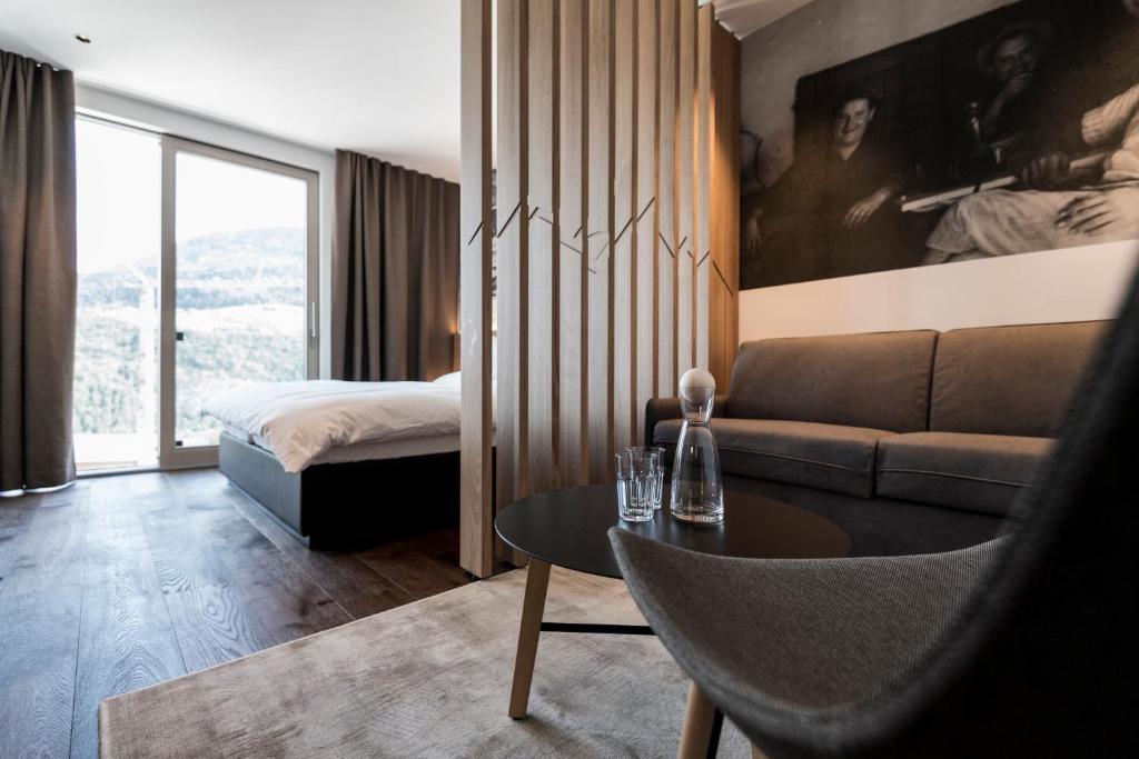 Łóżko lub łóżka w pokoju w obiekcie Alpin & Stylehotel Die Sonne