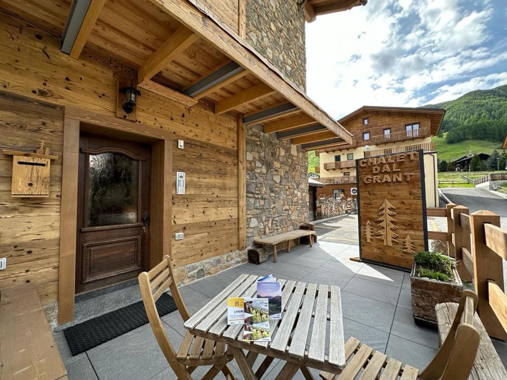 a patio with a table and chairs on a building at Chalet dal Grant in Livigno