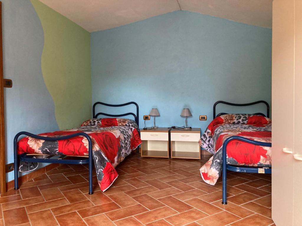 Postel nebo postele na pokoji v ubytování TOWER in Casciano di Murlo