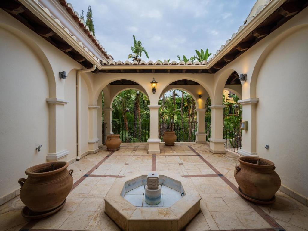 Zdjęcie z galerii obiektu El Rosario large villa w heated pool w Marbelli