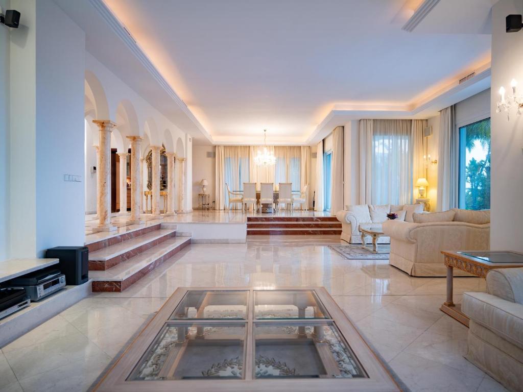 Część wypoczynkowa w obiekcie El Rosario large villa w heated pool