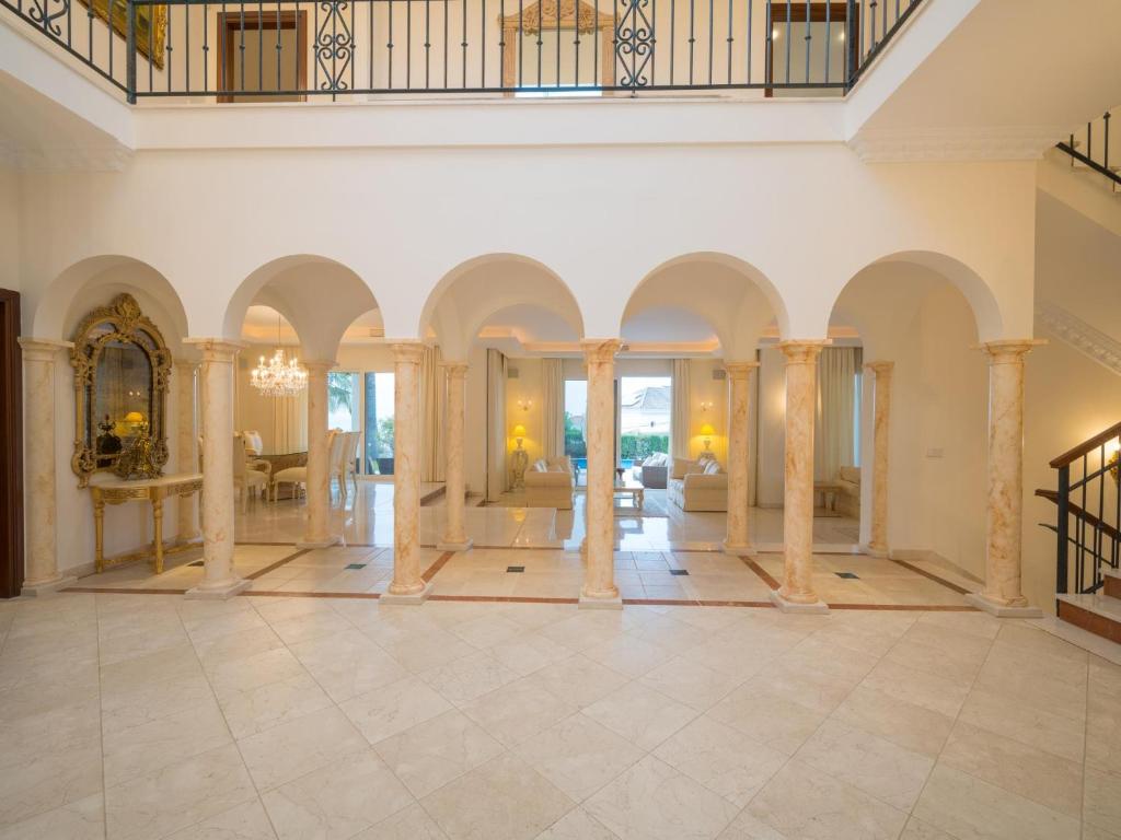 Zdjęcie z galerii obiektu El Rosario large villa w heated pool w Marbelli