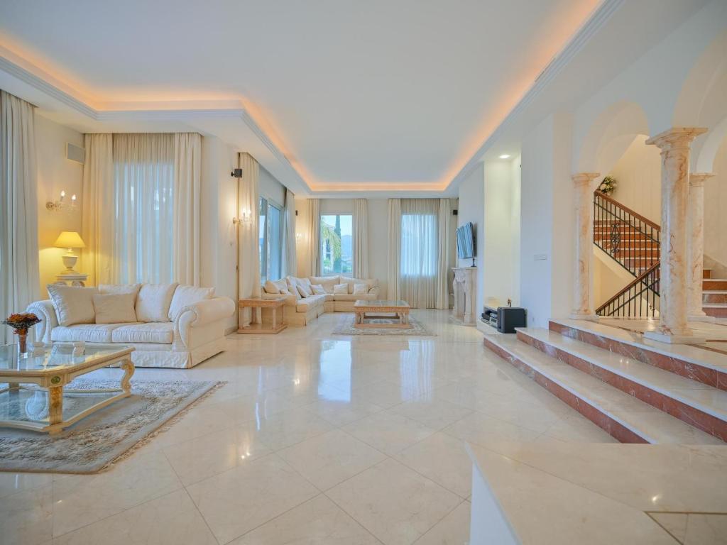 Część wypoczynkowa w obiekcie El Rosario large villa w heated pool