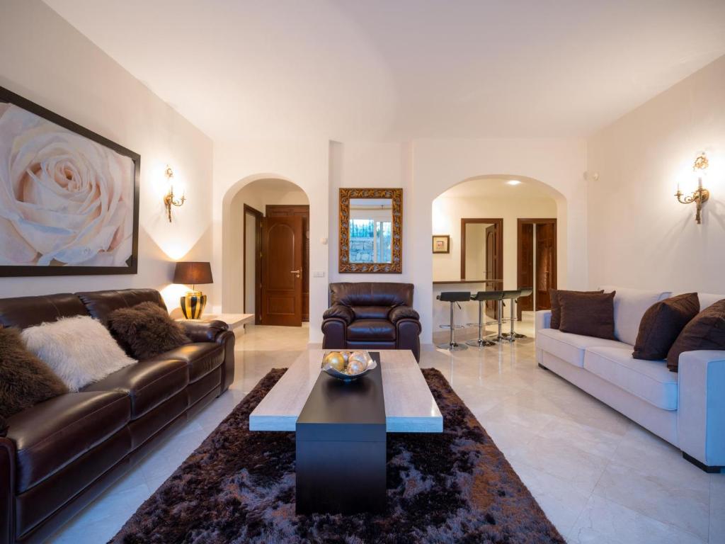 Część wypoczynkowa w obiekcie El Rosario large villa w heated pool