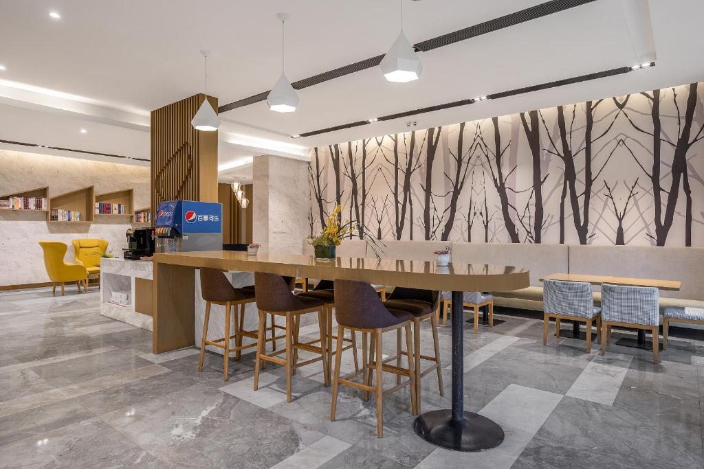 Posezení v ubytování Guangzhou Baiyun Airport Rejoice by Argyle Hotel Rehe Metro Exit B --Free shuttle bus is provided during the 137th Canton Fair