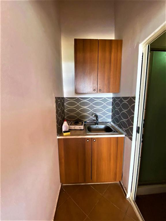 Second Room of Panoramic Perch - Hilltop Room with Kitchenette and Patio - Image 3
