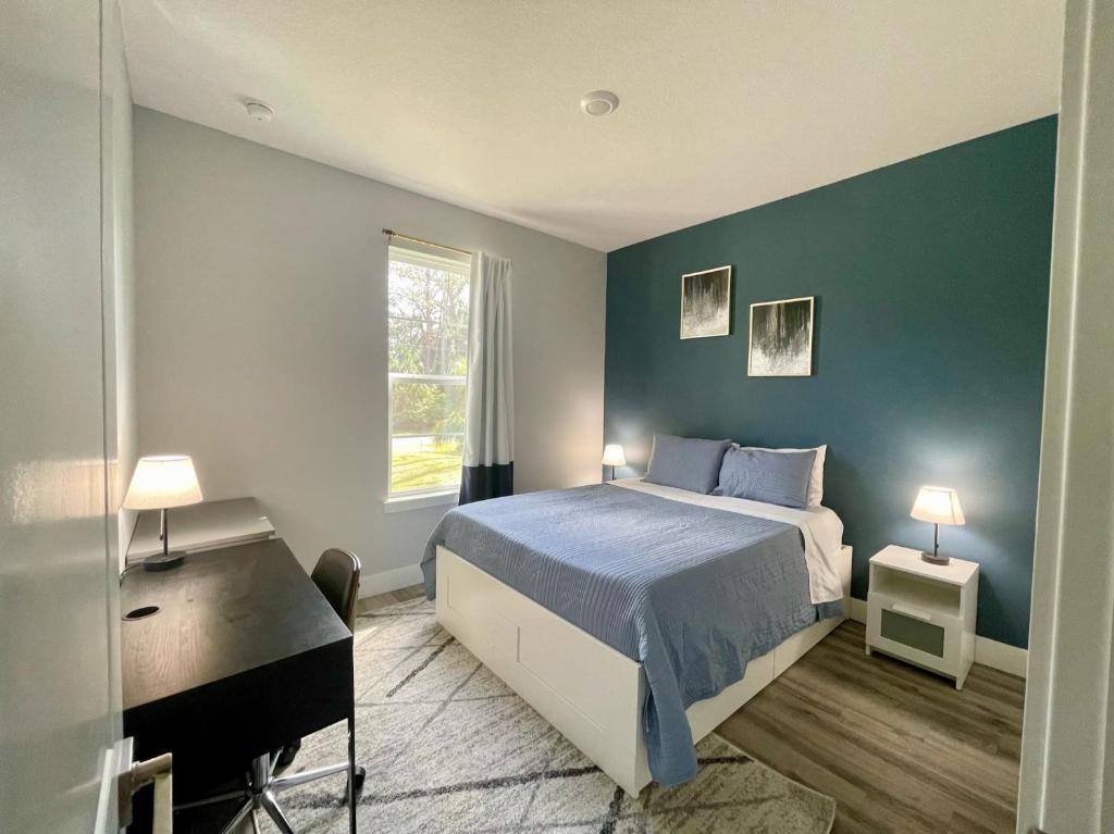 Gulta vai gultas numurā naktsmītnē Comfort & Relaxation In a New modern home in a Peaceful Neighbourhood