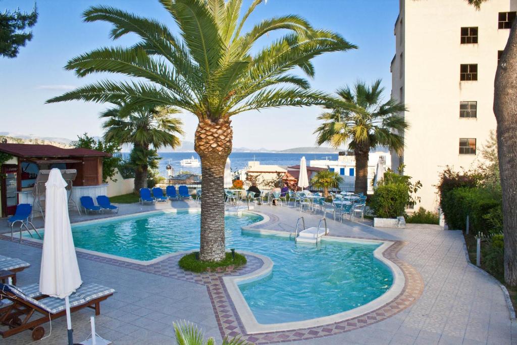 Bazén v ubytování Tolon Holidays Hotel nebo v jeho okolí