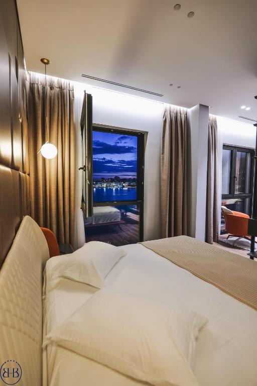 Postel nebo postele na pokoji v ubytování Hotel Saranda Butrinti, Affiliated by Melia