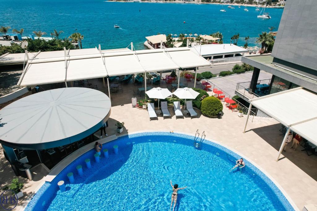 Bazén v ubytování Hotel Saranda Butrinti, Affiliated by Melia nebo v jeho okolí