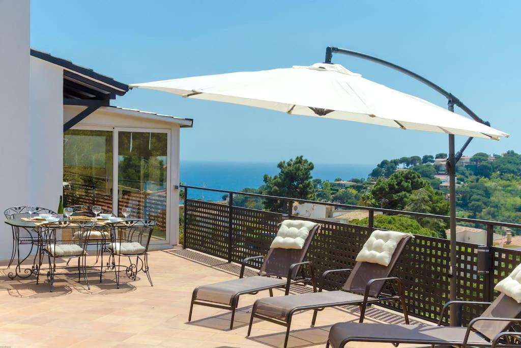 Fotografie z fotogalerie ubytování Villa Luxury piscina y cascada 2 min de la playa v destinaci Lloret de Mar