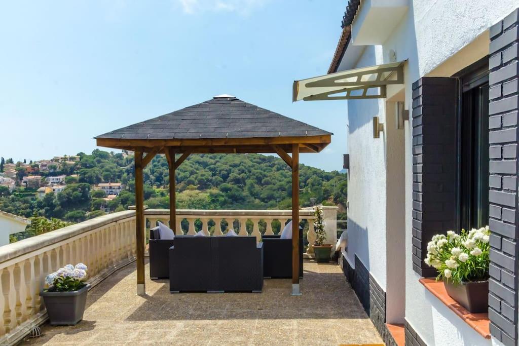 Fotografie z fotogalerie ubytování Villa Luxury piscina y cascada 2 min de la playa v destinaci Lloret de Mar
