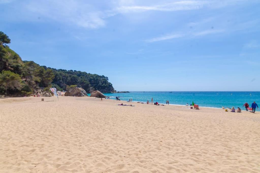 Fotografie z fotogalerie ubytování Villa Luxury piscina y cascada 2 min de la playa v destinaci Lloret de Mar