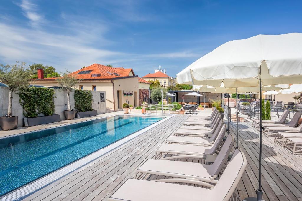 Bazén v ubytování Resort Valtberg Valtice nebo v jeho okolí