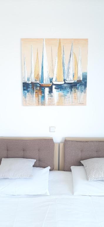 Postel nebo postele na pokoji v ubytování Kristina Stelios Apartment