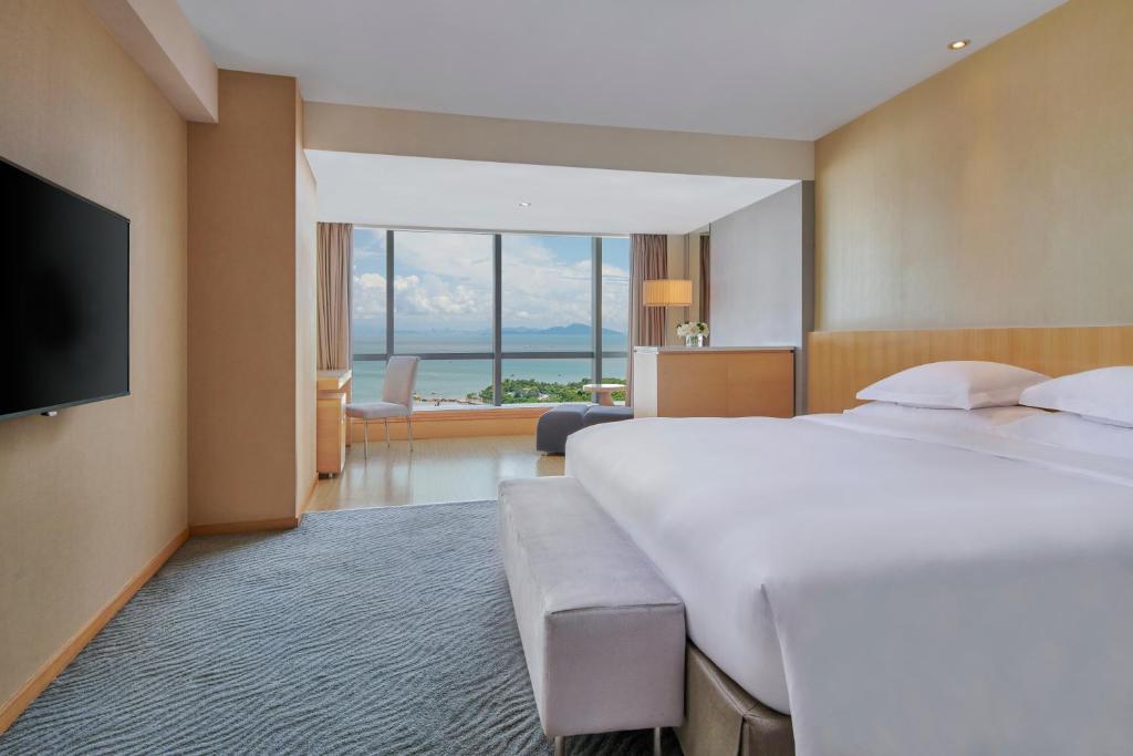 Crowne Plaza Zhuhai City Center by IHG - offers free one-way shuttle to Chimelong Ocean Kingdom - Salle Roi Standard